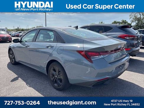 Used 2023 Hyundai Elantra SEL image 2