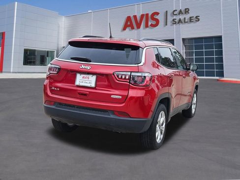 Used 2025 Jeep Compass Latitude w/ Sun & Sound Group AWD/4WD image 6