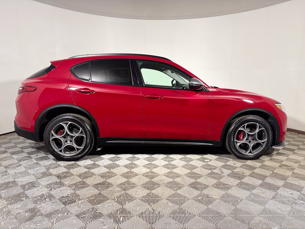 Used 2018 Alfa Romeo Stelvio Sport w/ Quick Order Package 22J Sport AWD/4WD image 8