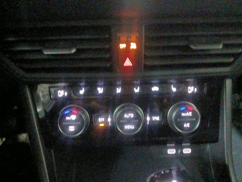 Used 2024 Volkswagen Jetta SE image 12