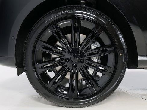 New 2026 Land Rover Range Rover SE image 9