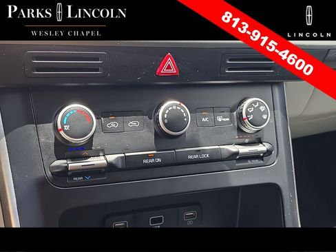 Used 2022 Kia Carnival LX FWD image 23