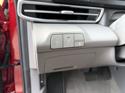 Certified 2024 Hyundai Elantra SE FWD image 22