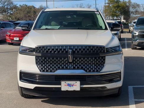 New 2026 Lincoln Navigator L Premier image 8