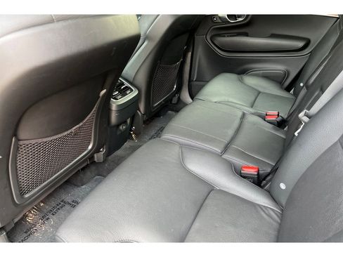 Used 2023 Volvo XC90 B5 Plus image 14