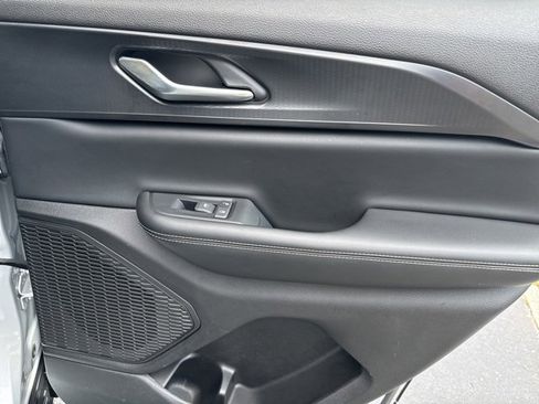 Used 2024 Jeep Grand Cherokee Altitude image 25