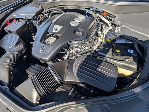 Used 2022 Maserati Levante GT image 19