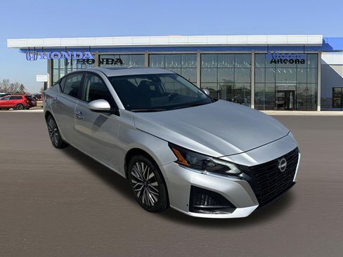 Used 2024 Nissan Altima 2.5 SV w/ SV Premium Package FWD image 6