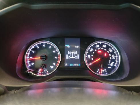 Used 2021 Toyota RAV4 LE AWD/4WD image 20