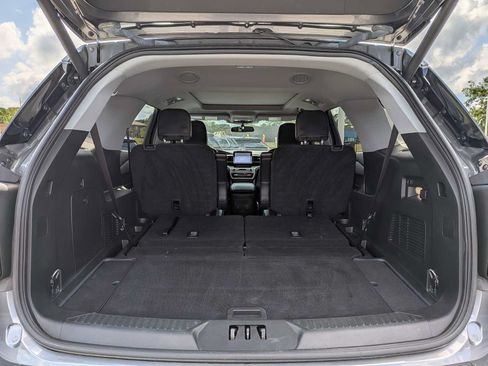 Used 2023 Ford Explorer XLT w/ Equipment Group 202A AWD/4WD image 34