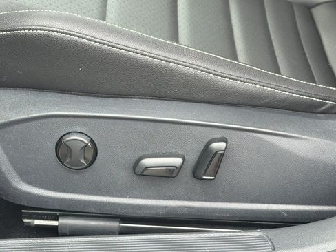 Used 2024 Volkswagen Jetta SE FWD image 23
