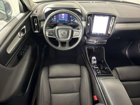 Used 2025 Volvo XC40 B5 Plus AWD/4WD image 29