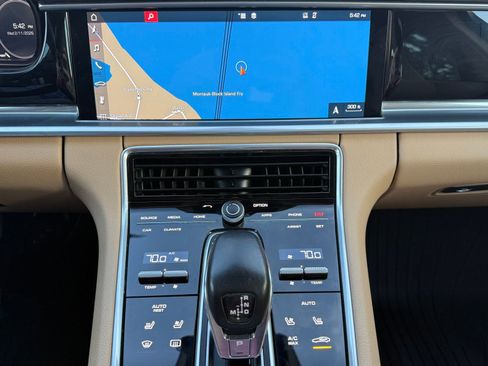 Used 2018 Porsche Panamera 4S image 28