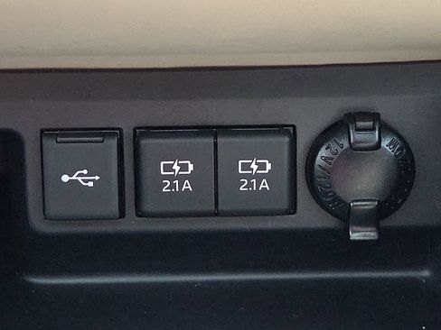 Used 2021 Toyota Highlander Limited FWD image 19