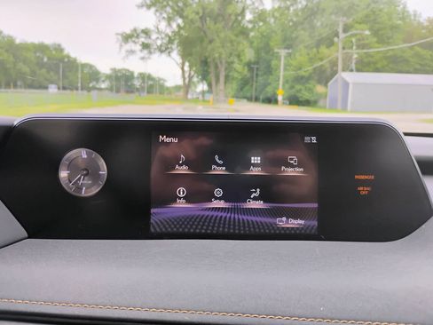 Used 2019 Lexus UX 200 w/ Premium Package FWD image 21