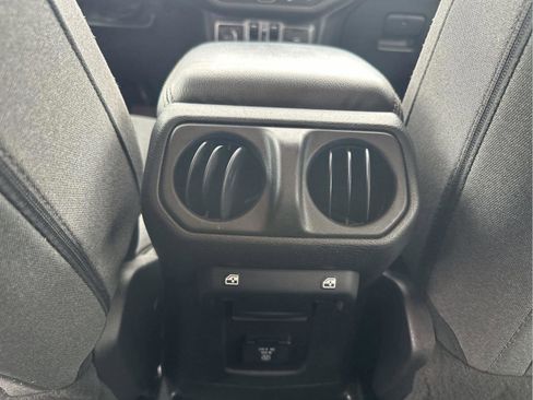 Used 2024 Jeep Wrangler Sahara image 37