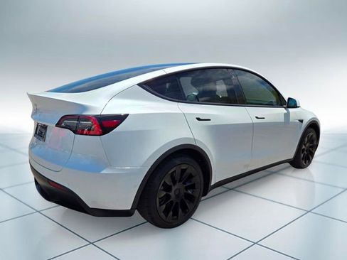Used 2021 Tesla Model Y 2WD image 5