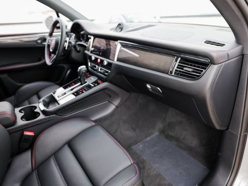 New 2026 Porsche Macan GTS image 27