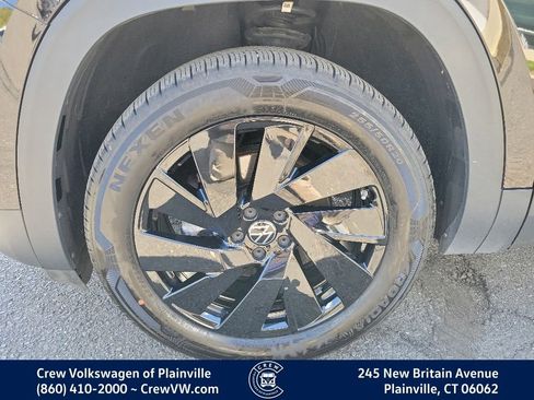 Used 2024 Volkswagen Atlas SE AWD/4WD image 18