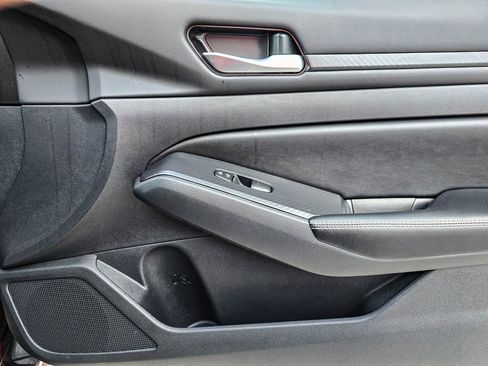 Used 2025 Nissan Altima 2.5 SV image 36