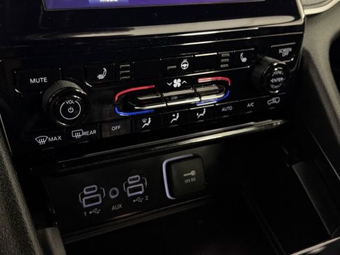 Certified 2025 Jeep Grand Cherokee L Laredo image 18