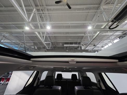 Used 2022 GMC Acadia Denali w/ Denali Ultimate Package image 16