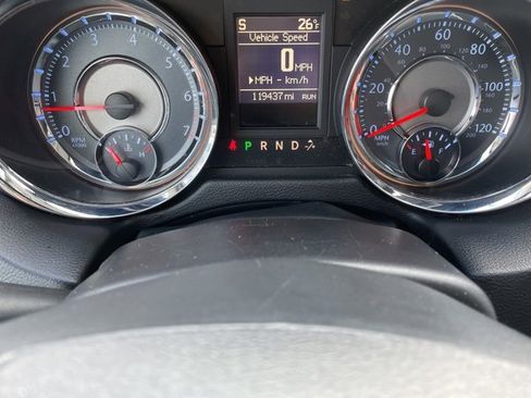 Used 2014 Chrysler Town & Country Touring image 21