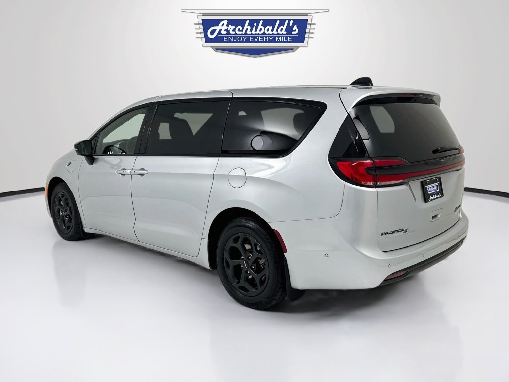 Used 2023 Chrysler Pacifica Limited w/ S Appearance Package FWD image 6