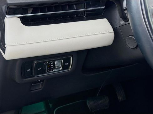 Used 2024 Lincoln Nautilus Reserve image 10