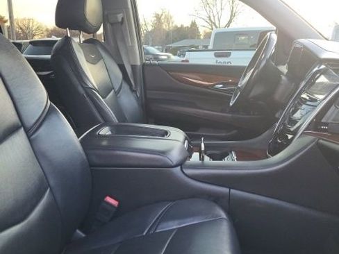 Used 2019 Cadillac Escalade ESV Premium Luxury image 22
