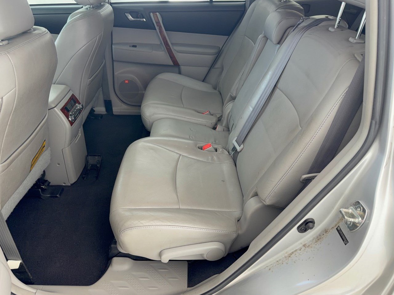 Used 2011 Toyota Highlander Limited w/ Tow Pkg FWD image 25
