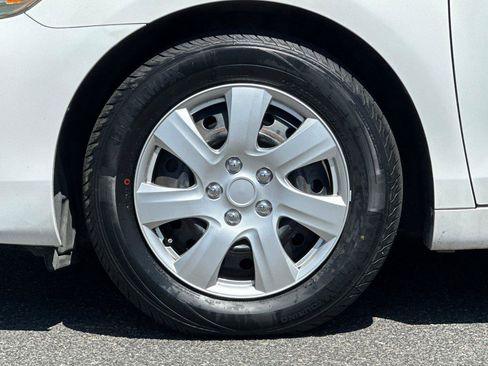 Used 2010 Toyota Camry LE FWD image 22
