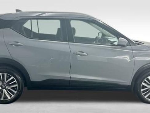 Used 2024 Nissan Kicks SV image 10
