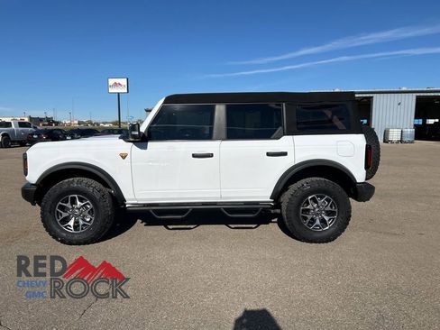Used 2023 Ford Bronco Badlands image 8