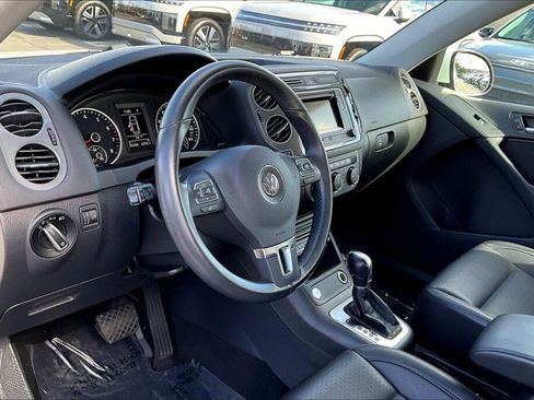 Used 2016 Volkswagen Tiguan S image 9