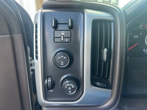 Used 2019 GMC Sierra 2500 SLT w/ Duramax Plus Package AWD/4WD image 18
