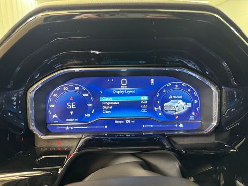 Used 2024 Chevrolet Silverado 1500 High Country w/ High Country Premium Package image 31