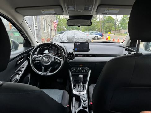 Used 2019 Toyota Yaris L FWD image 23