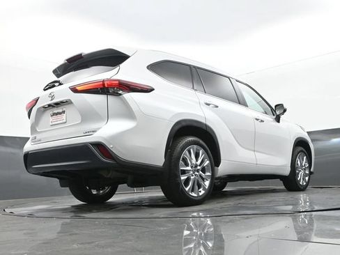 Used 2025 Toyota Highlander Limited FWD image 26