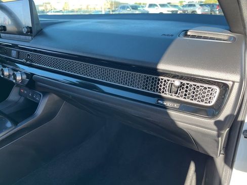 Used 2025 Honda Civic Sport image 29