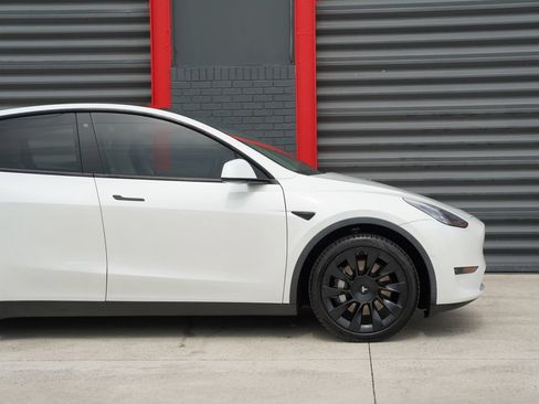 Used 2020 Tesla Model Y Long Range AWD/4WD image 3