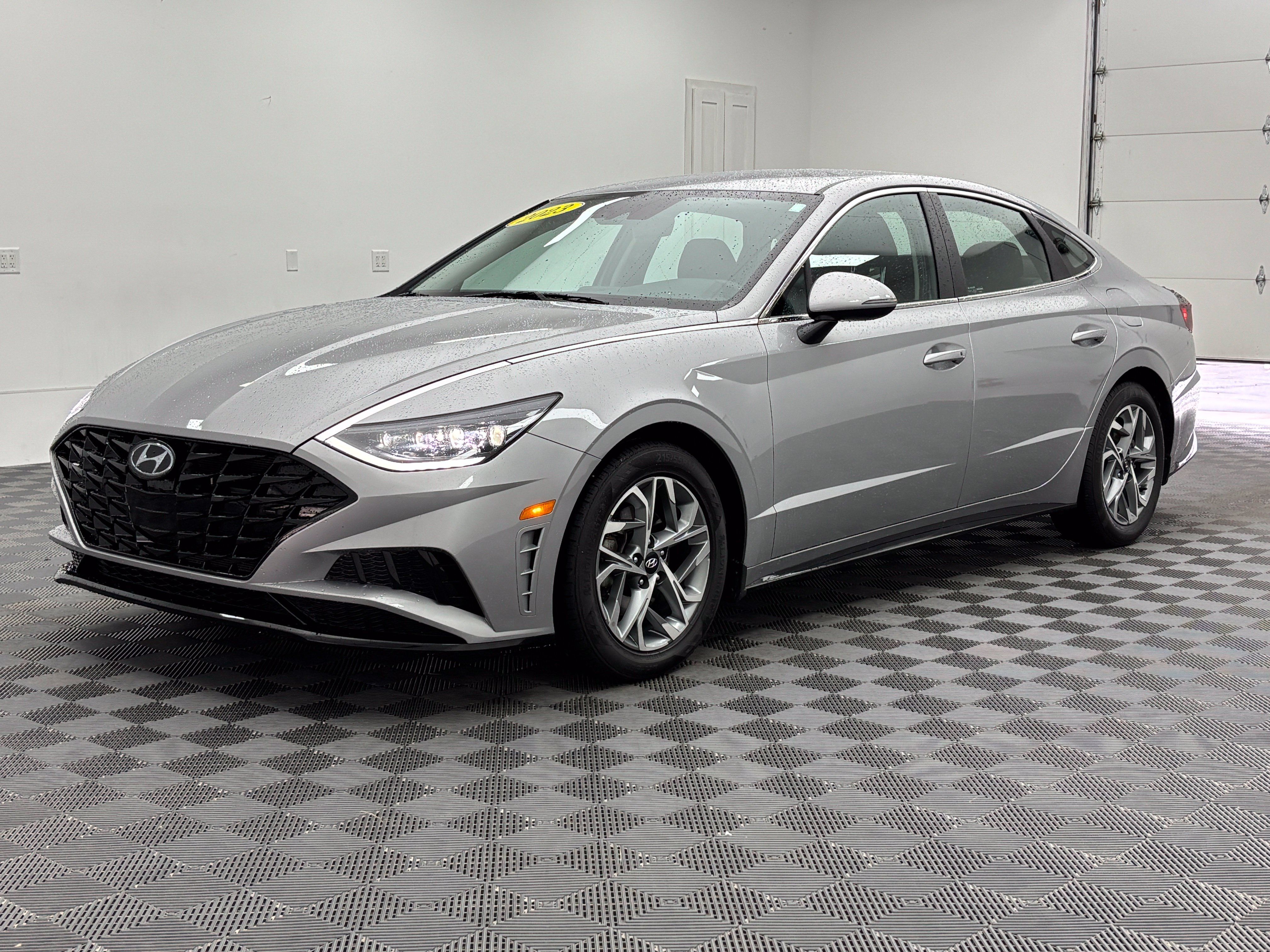 Used 2023 Hyundai Sonata SEL FWD image 2