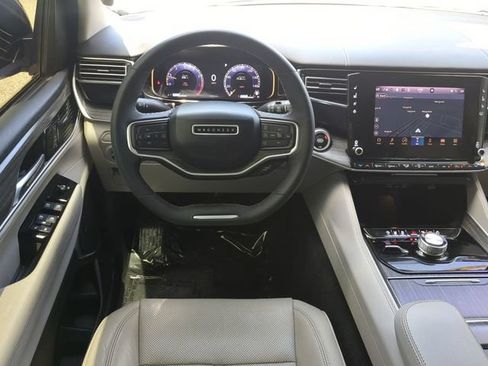 Used 2023 Jeep Wagoneer L Series II w/ Premium Group I AWD/4WD image 18