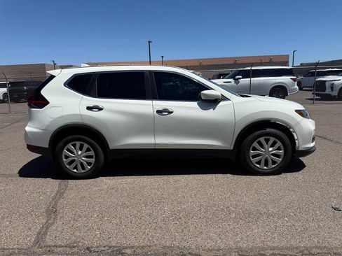 Used 2020 Nissan Rogue S FWD image 4