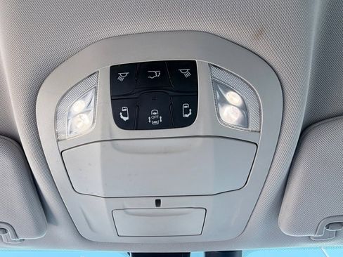 Used 2020 Chrysler Pacifica Touring-L image 15