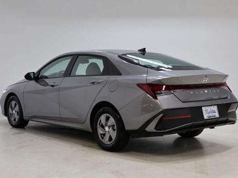 Used 2025 Hyundai Elantra SE FWD image 5