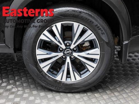 Used 2022 Nissan Rogue SV AWD/4WD image 8