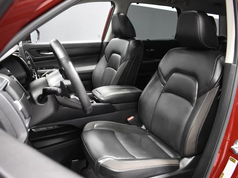 Used 2025 Nissan Pathfinder SL w/ SL Premium Package AWD/4WD image 5