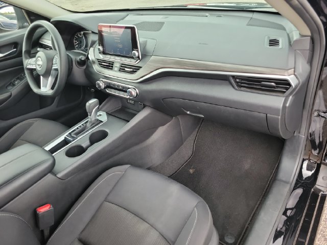 Used 2025 Nissan Altima 2.5 SV FWD image 11
