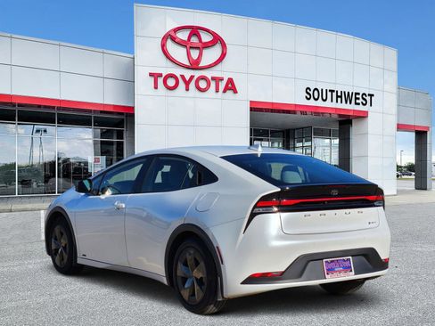 Used 2024 Toyota Prius LE image 4